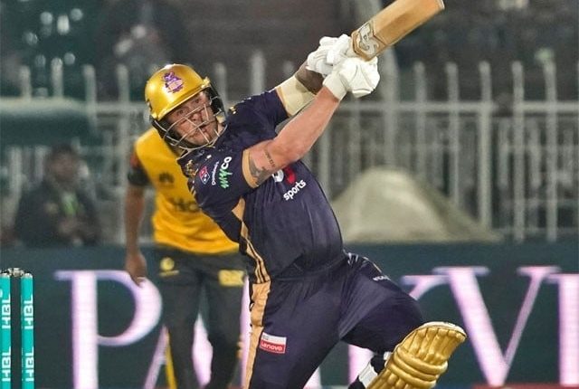 جیسن رائے اور حفیظ کا بلے سے لاٹھی چارج، پشاور زلمی کے چھکے چھڑا دیے