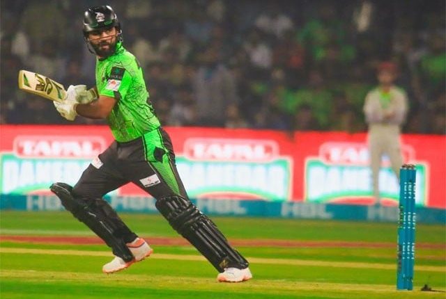 شاہین آفریدی اور عبداللہ شفیق کی دھواں دھار بیٹنگ، سلطانز کو بڑا ٹارگٹ دے دیا