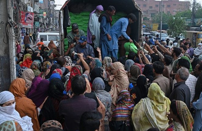 18 سال سے زائد شناختی کارڈ کا حامل ہر شخص مفت آٹا لینے کا اہل