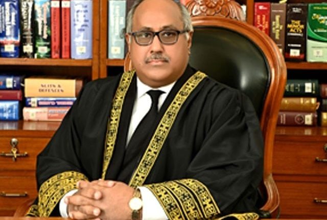 چیف جسٹس ہی بینچز بنانے کا اختیار رکھتے ہیں، اضافی نمبر دینے کے کیس میں جسٹس شاہد کا اختلافی نوٹ