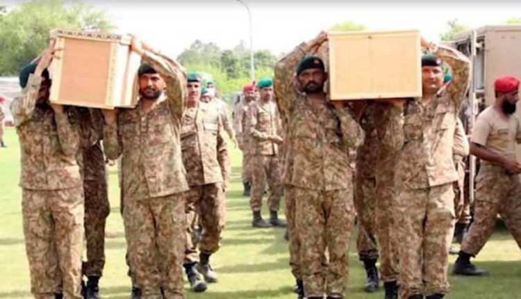 پاک ایران بارڈر پر شہید 4 سکیورٹی اہلکاروں کی نماز جنازہ ادا کردی گئی