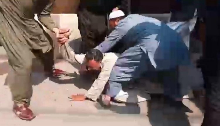 انصاف کے لیے آواز بلند کرنے والے مقامی صحافی راشد جاوید راٹھور پر نذیر احمد چوہان کے گارڈز کا بہیمانہ تشدد
