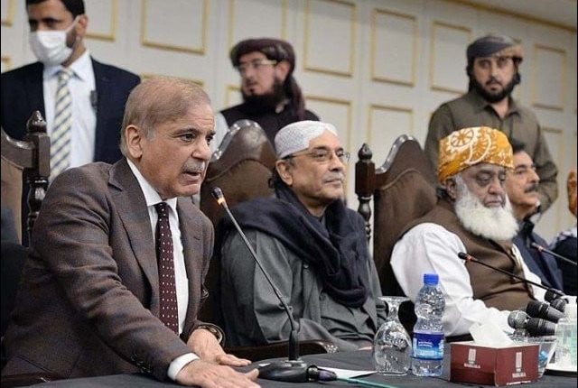 اتحادی جماعتوں کا سپریم کورٹ کے 3 رکنی بینچ کے بائیکاٹ کا فیصلہ، نواز شریف نے بھی توثیق کر دی