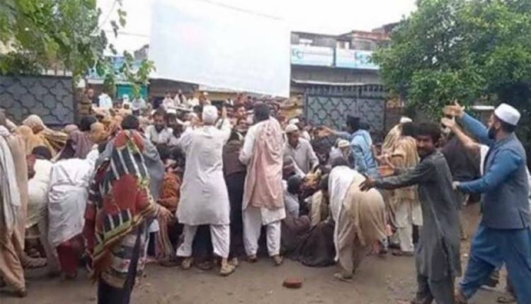 فیصل آباد،راشن کی تقسیم کے دوران بھگدڑ سے 55 سالہ خاتون جاں بحق