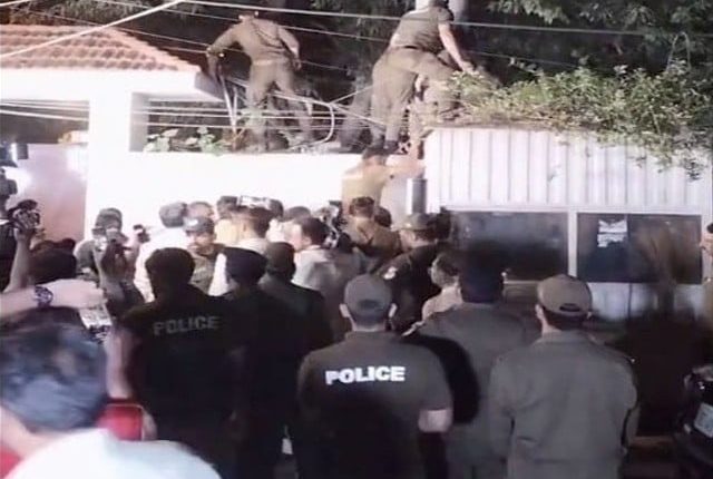 پرویز الہی کی رہائش گاہ پر چھاپہ، ایڈیشنل ڈائریکٹر اینٹی کرپشن کی عدالت میں معافی